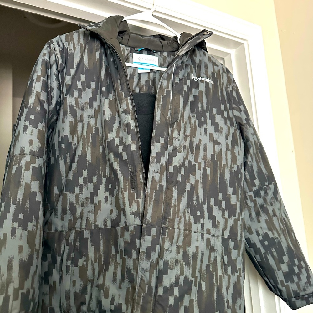 Boys Columbia winter coat. No tag but never worn.